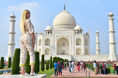 Agra: wycieczka z przewodnikiem po Taj Mahal z ominięciem kolejki tuk tukiemTuk Tuk + Kierowca + Przewodnik + Bilet wstępu + Omiń długie kolejki