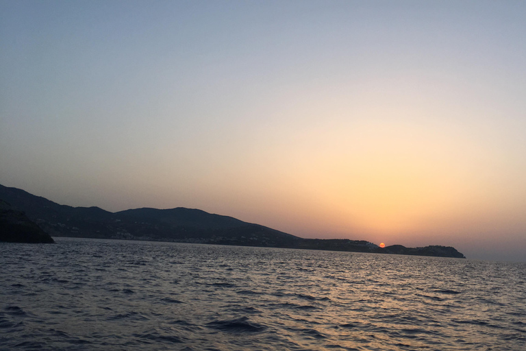 Agia Pelagia : Excursion en bateau à moteur au coucher du soleil avec boissons non alcoolisées