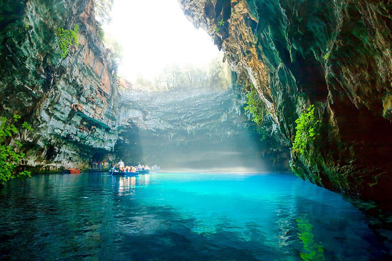 Zakynthos: Kefalonia VIP Cruise & Guided Tour with Pickup