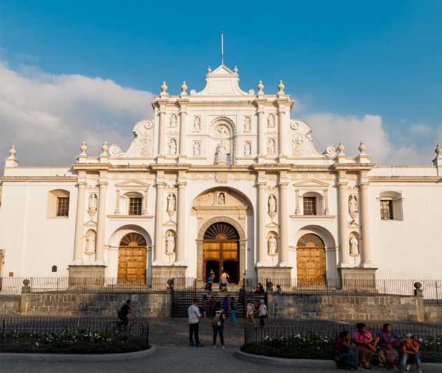 Guatemala City: One way private transfer to Antigua