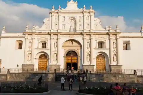 Guatemala City: One way private transfer to Antigua