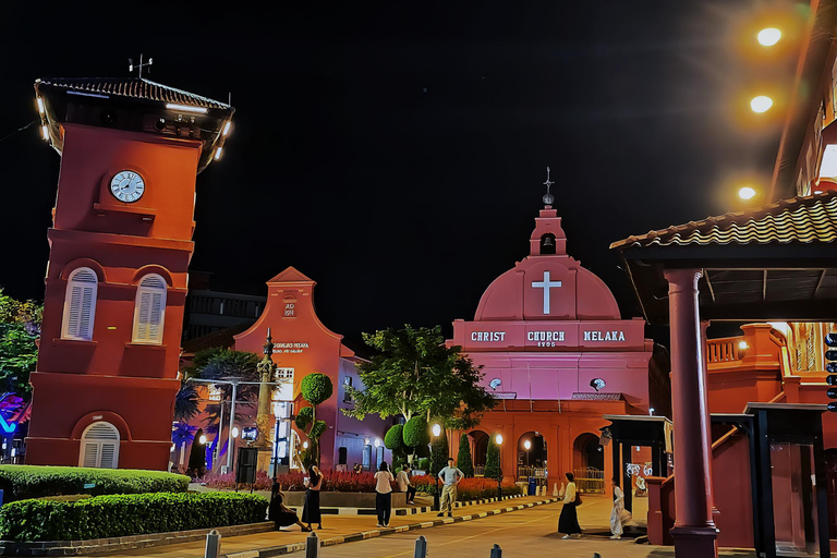 Da Kuala Lumpur: tour serale di Malacca con crociera sul fiumeTour condiviso con servizio di prelievo in hotel