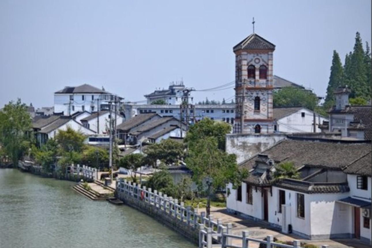 Shanghai: Zhujiajiao Water Town & Yuandang Lake Cycling Trip