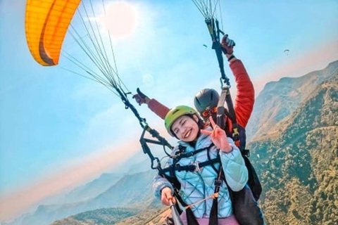 Voar de parapente e ver Da Nang do alto é maravilhoso