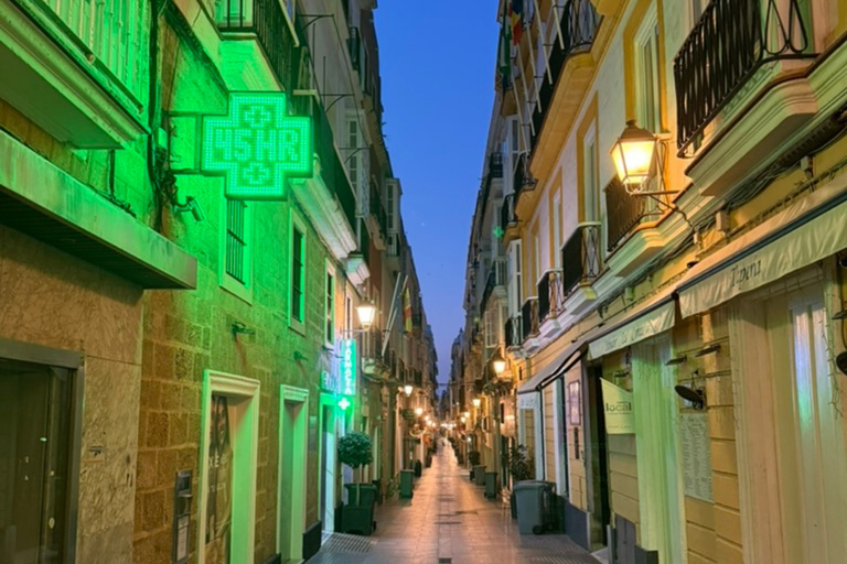 Cádiz by Night: Legends, Ghosts, and Dark Stories Cádiz by Night: Legends, Ghosts & Dark Stories