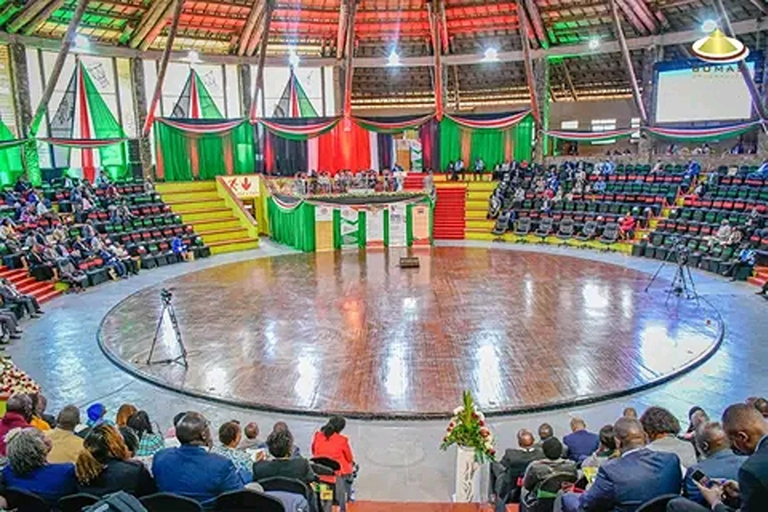 Desde Nairobi: Excursión y Espectáculos de Danzas Culturales Bomas de Kenia.