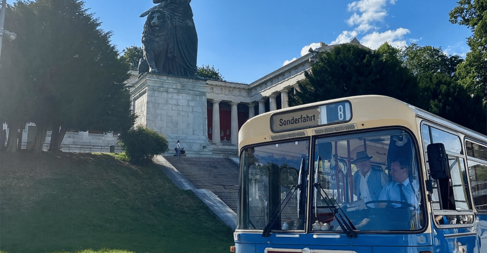 Bavarian Bus Tours Sightseeing Munich with free drinks