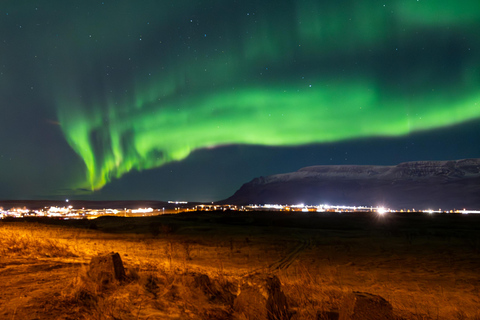 Reykjavík: Golden Circle, Secret Lagoon & Aurora Chase Tour with Pickup from Selected Locations