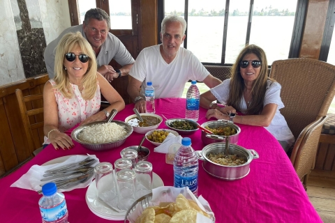 Aleppey – jednodniowa wycieczka łodzią mieszkalną po zakątku z lunchem