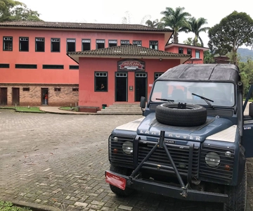 Paraty: Jeep Tour in Tobogã Waterfall and Distillery