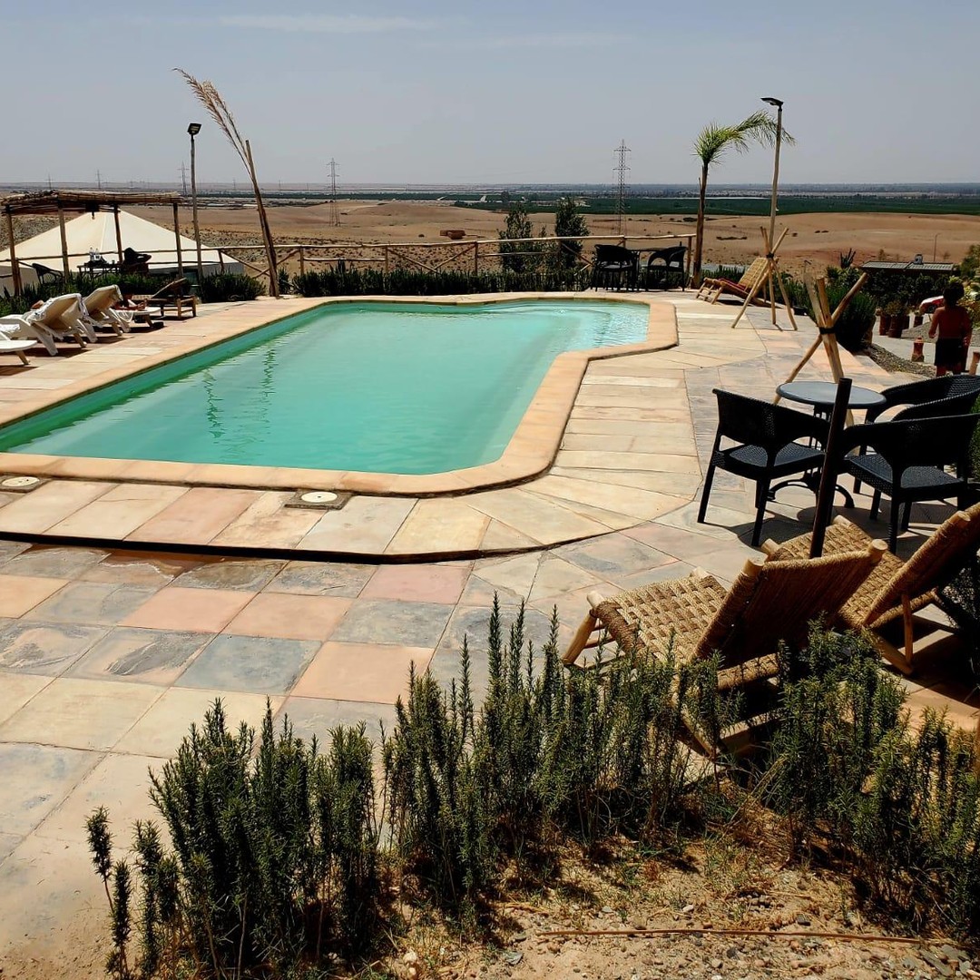 Désert d'Agafay : quad, chameau, déjeuner et accès à la piscine - quad