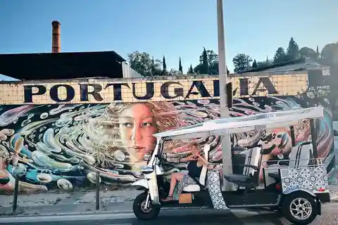 Lisbon: Street Art Lovers with Tuktuk