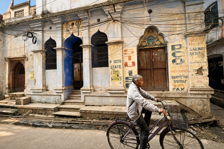 Varanasi: Personalized Walking Tour with Local Guide