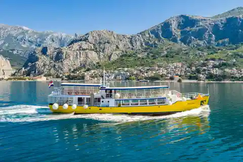 Fra Omiš: Halvdagsbådtur til øen Brač med frokost