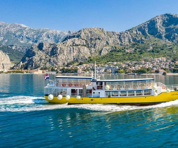 Da Omiš: Escursione di mezza giornata in barca all'isola di Brač con pranzo