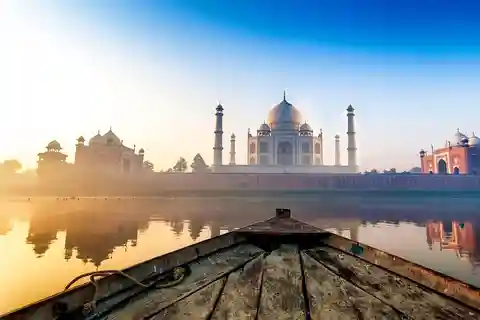 Visita nocturna al Taj Mahal desde Bombay con visitas a Delhi