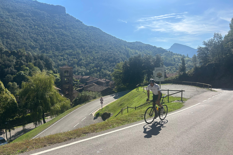Olot: Guided Road Bike Route through the Pyrenees Olot: Guided Road Bike Tour in the Pyrenees