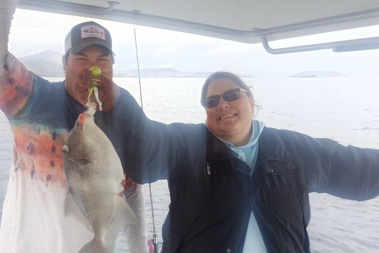 Atenas: Experiencia de pesca en barco con comida marinera