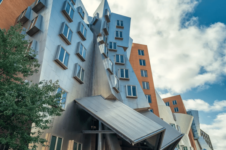 Cambridge: MIT Guided Walking Tour with Student Guide