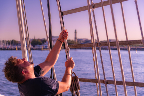 Scharbeut/Grömitz: Sailing Trip on a Historic Tall Ship Scharbeutz Pier - 2 hour Sailing Trip