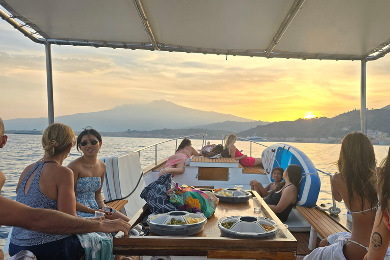 Taormina: Sunset Boat Tour with Aperitif