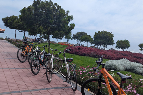 Tour in bicicletta Miraflores Barranco Huaca PucllanaTour in bici Miraflores Barranco Huaca Pucllana