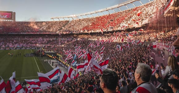 Buenos Aires: Besuch eines River-Plate-Spiels mit Transport und Einheimischen