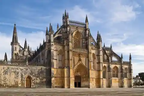 Lisbon: Tour Fátima, Batalha, Alcobaça, Nazaré and Óbidos