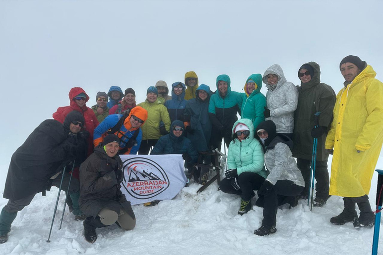 Baku: 7-Day Bazarduzu Peak Trekking Tour with Guide