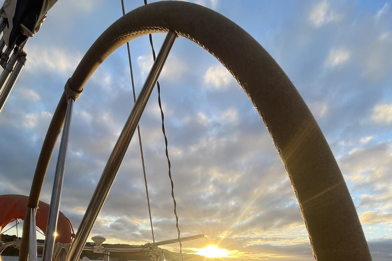Lisboa:Sunset Sailing Tour at Tagus River with welcome drink