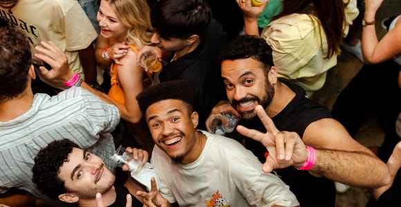 Lisbon Premium Pubcrawl: 1h Open Bar, Shots, VIP Club Entry