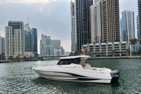 Dubai: Private Boat Cruise from Dubai Marina