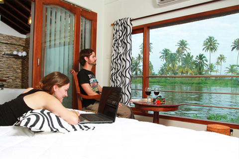 Overnight Alleppey Houseboat Cruise Tour (Kerala Beauty) Overnight Alleppey Houseboat Cruise Tour (Kerala Beauty)