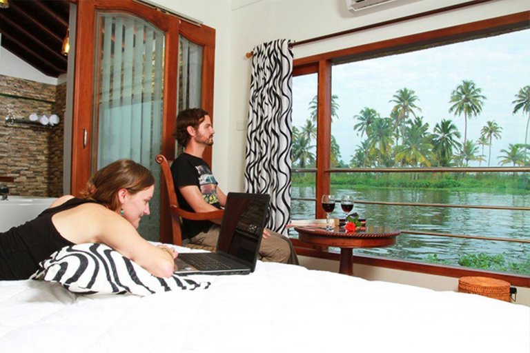 Alleppey Houseboat Cruise Tour mit Übernachtung (Kerala Beauty)