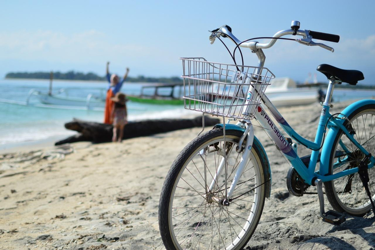 Gili Trawangan: Cycling Tour with Snorkeling and Viewpoint