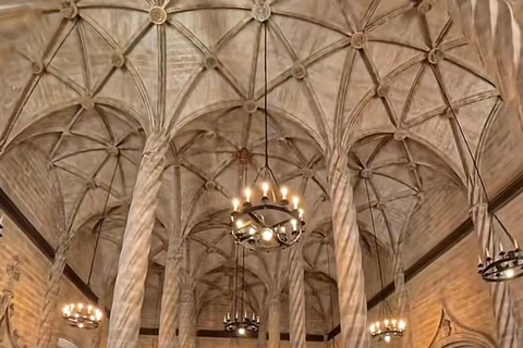 Valencia with an Expert: Cathedral, Lonja, Flavors and Gems Tour in Spanish