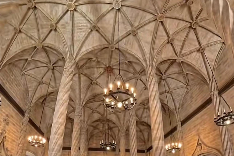 Valencia with an Expert: Cathedral, Lonja, Flavors and Gems Tour in Spanish