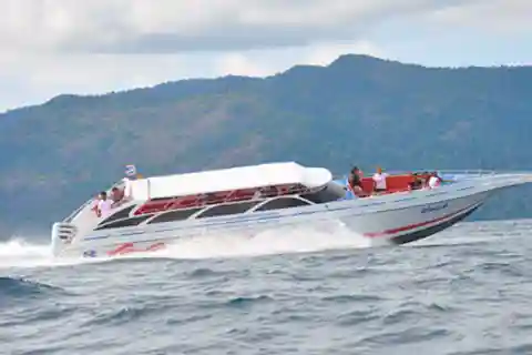 Speedboat Transfer between Koh Phi Phi Don and Koh Lanta