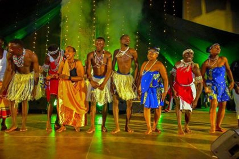 Desde Nairobi: Excursión y Espectáculos de Danzas Culturales Bomas de Kenia.