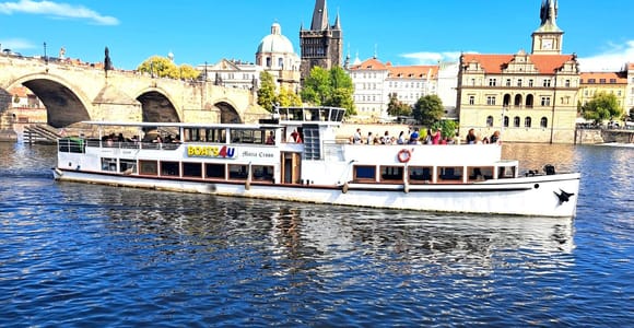 Prague: 2-Hour Historic Boat Cruise with Delicious Lunch