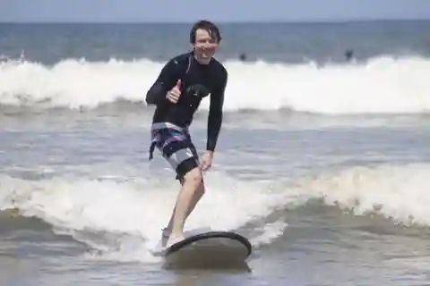 Plaża Kuta, Bali: Lekcje surfingu dla początkujących i średnio zaawansowanych