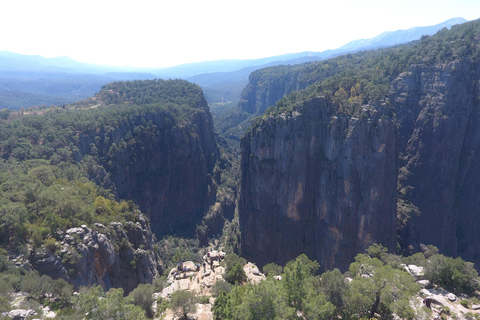 Side: wycieczka 1-dniowa do kanionu Orła z Adlerem i lunchemWycieczka do Kanionu Orła i spływ raftingowy z obiadem i odbiorem z hotelu