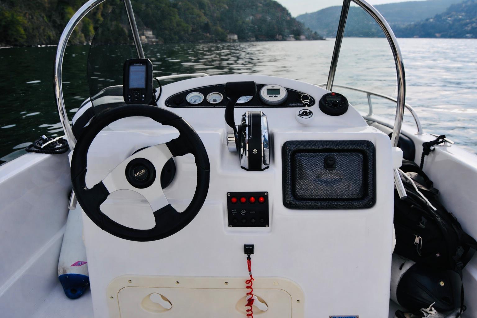 Comer See: Mieten Sie ein Boot zur Selbstfahrt ohne Bootsführerschein