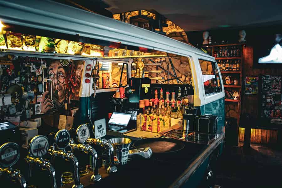 Riga: Bierverkostung mit 14 Bieren – Aussie Backpackers Bar. Foto: GetYourGuide Riga: Bierverkostung mit 14 Bieren – Aussie Backpackers Bar. Foto: GetYourGuide