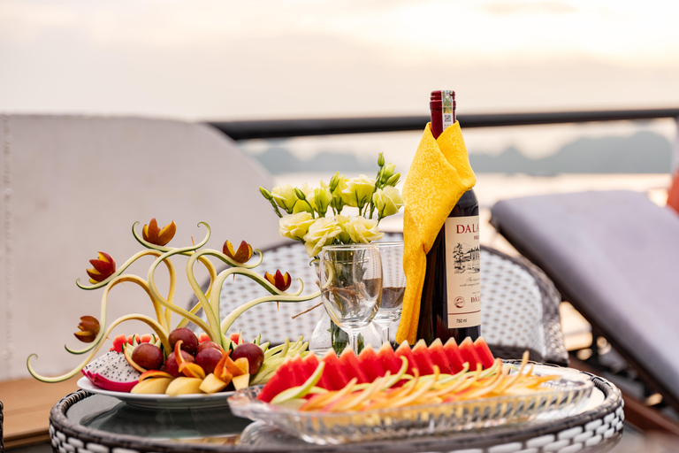 Hanoi: Bai Tu Long Bay Luxury Day Cruise with Lunch & Kayak