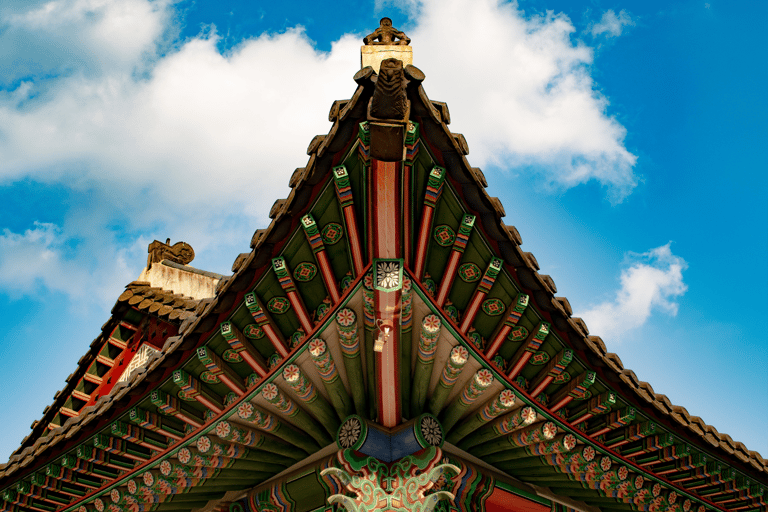 Gyeongbok-gung and Seochon walking tour with coin lunchbox Gyeongbok-gung & Seochon Walking Tour (Hanbok Experience)