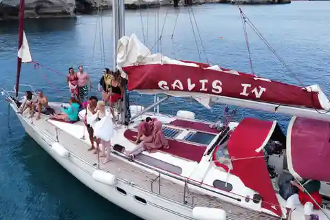 Milos : Round of Milos & Polyaigos Semi Private Sailing Tour