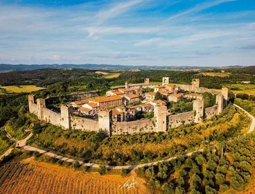 Monteriggioni: Bio-Weinverkostung mit Mittagessen