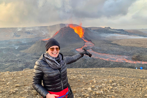 Grindavík: Caminhada no vulcão Fagradalsfjall com um guia privadoCondução autónoma: Ponto de encontro no vulcão