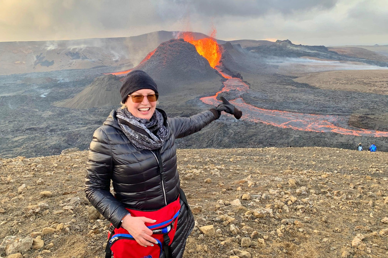 Grindavík: Caminhada no vulcão Fagradalsfjall com um guia privadoCondução autónoma: Ponto de encontro no vulcão